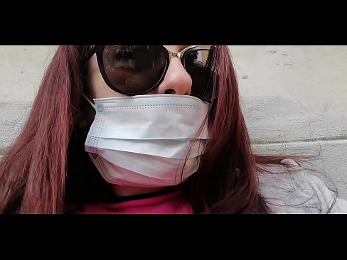 ❤️ Nicoletta se pomstí svému sousedovi a vyčůrá se mu do garáže (Speciál Covid19 Italská karanténa) ❤ Šukání video u nás ❌️