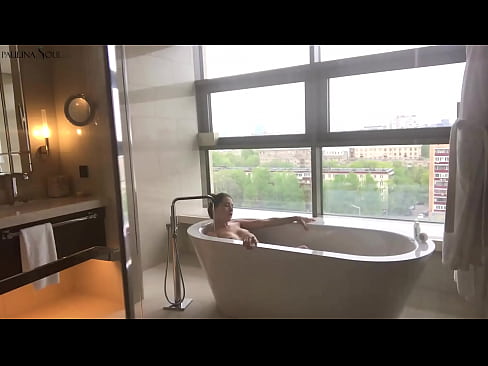 ❤️ Obrovská kočka vášnivě si honí kundu v koupelně ❤ Šukání video u nás ❌️
